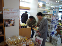 生活クラブ生協のデポー(店舗)で買物