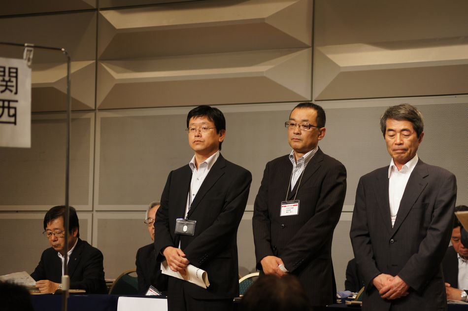 新役員：右から、田井副会長、嶋田専務（統括）、和田専務理事（運営・組織担当）