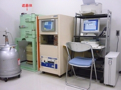 検査機器の全景（日本生協連商品検査センター）