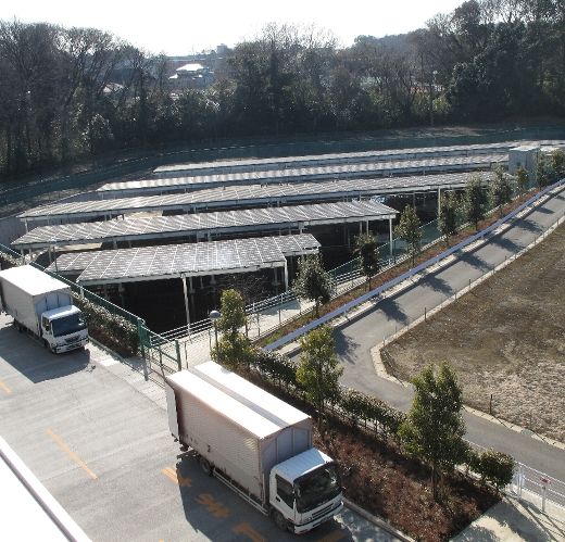 野田流通センター（千葉県野田市）の敷地に設置している太陽光発電パネル