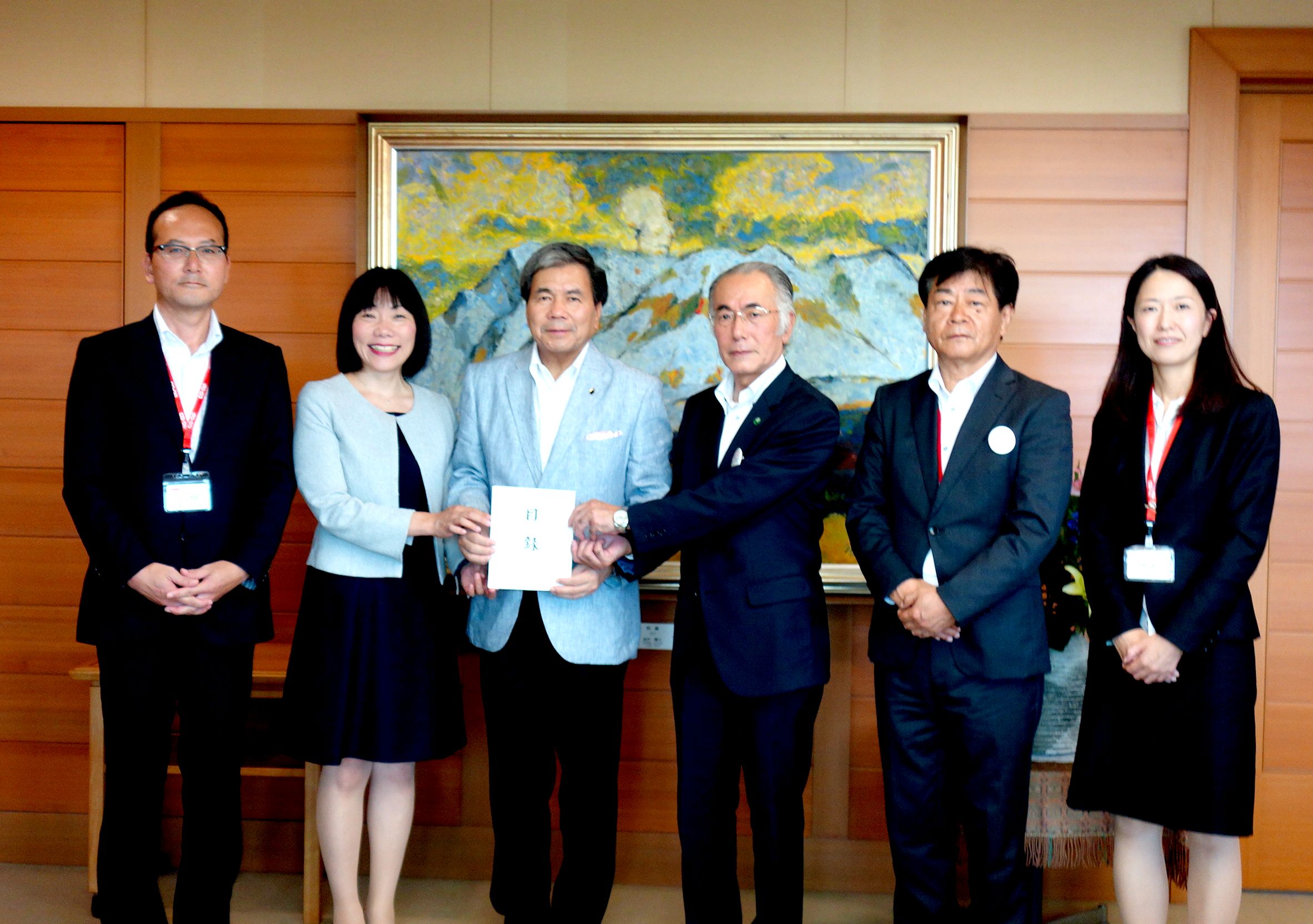 2次集約分の募金を熊本県に贈呈（2016年10月17日）