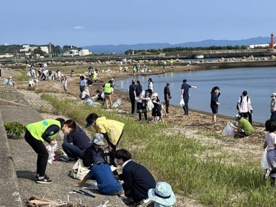 Toyama_Co-op_sea_shore_cleaning_3.jpg