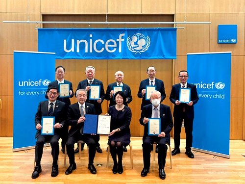 2026Participants at the donation presentation ceremony.jpg