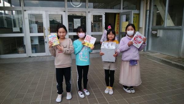 Co-op Gifu delivered books, stationery, and toys to an after-school children's club in Kakamigahara City, Gifu Prefecture.