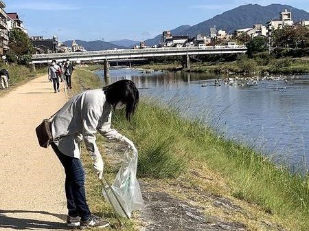 Kyoto Co-op conducts cleanup on the Kamo River