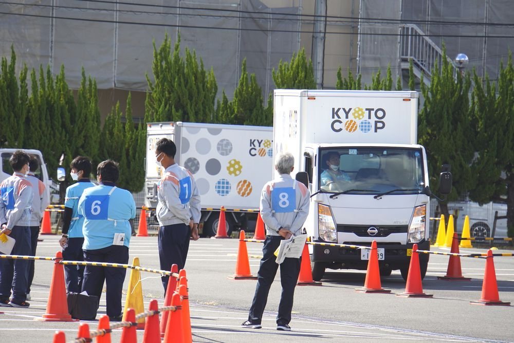Kyoto Co-op holds safe driving competition for its home delivery trucks