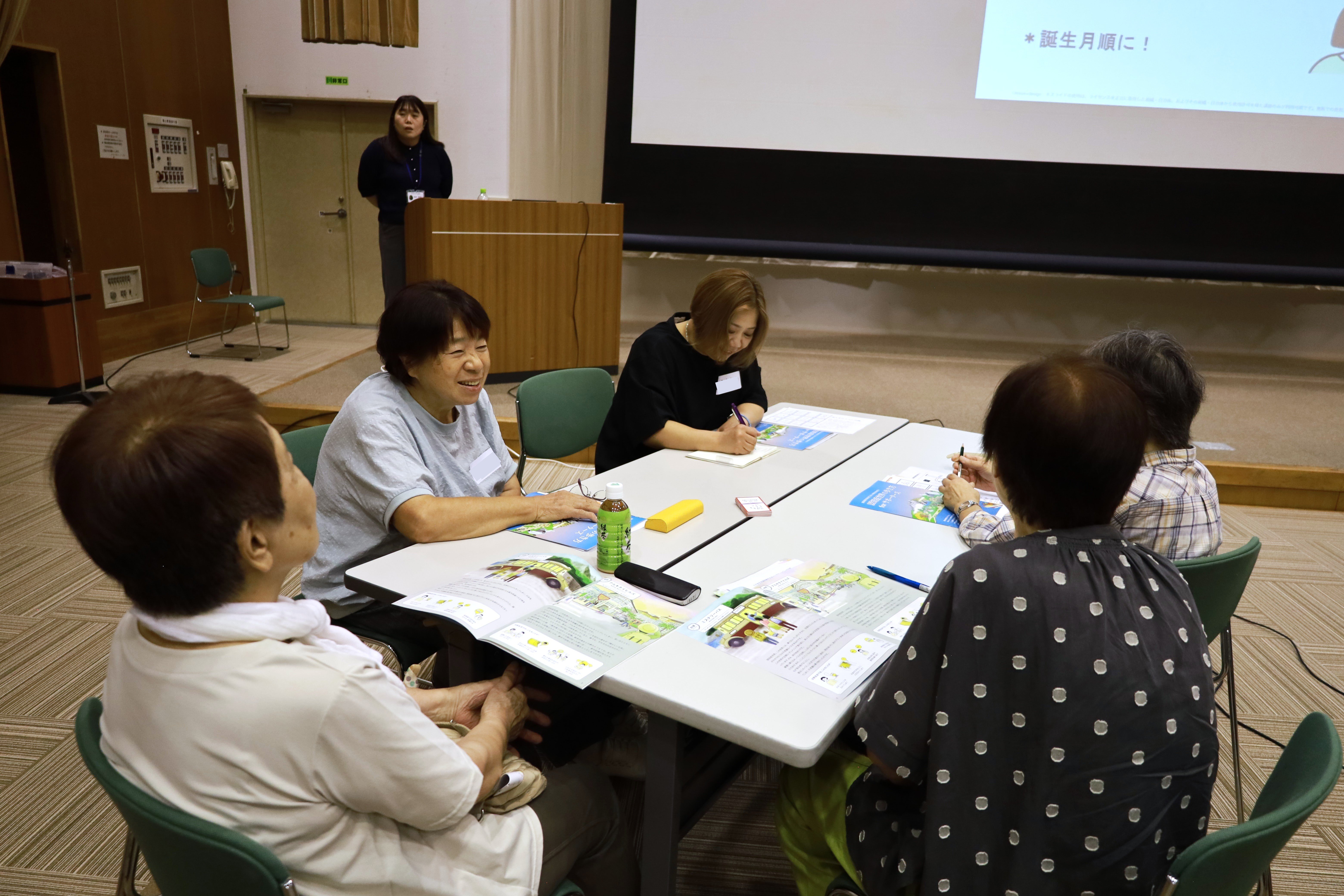 Participants introducing themselves.JPG