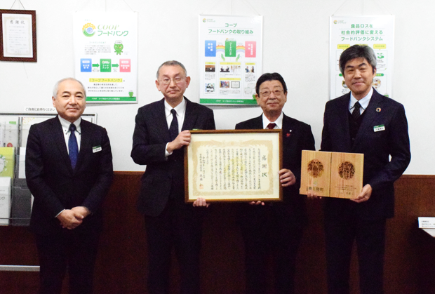 Co-op Tohoku receives a letter of appreciation from Minamisanriku Town for their reconstruction assistance following the Great East Japan Earthquake
