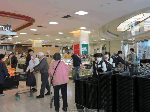 Co-op Kobe sets shopping priority time for elderly and socially vulnerable customers amid the spread of COVID-19