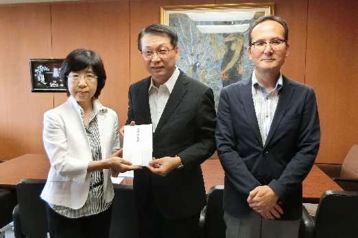 JCCU Presents Relief Money to Fukuoka Prefecture