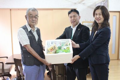 Tokai Co-op Business Federation's cooperation with a food bank